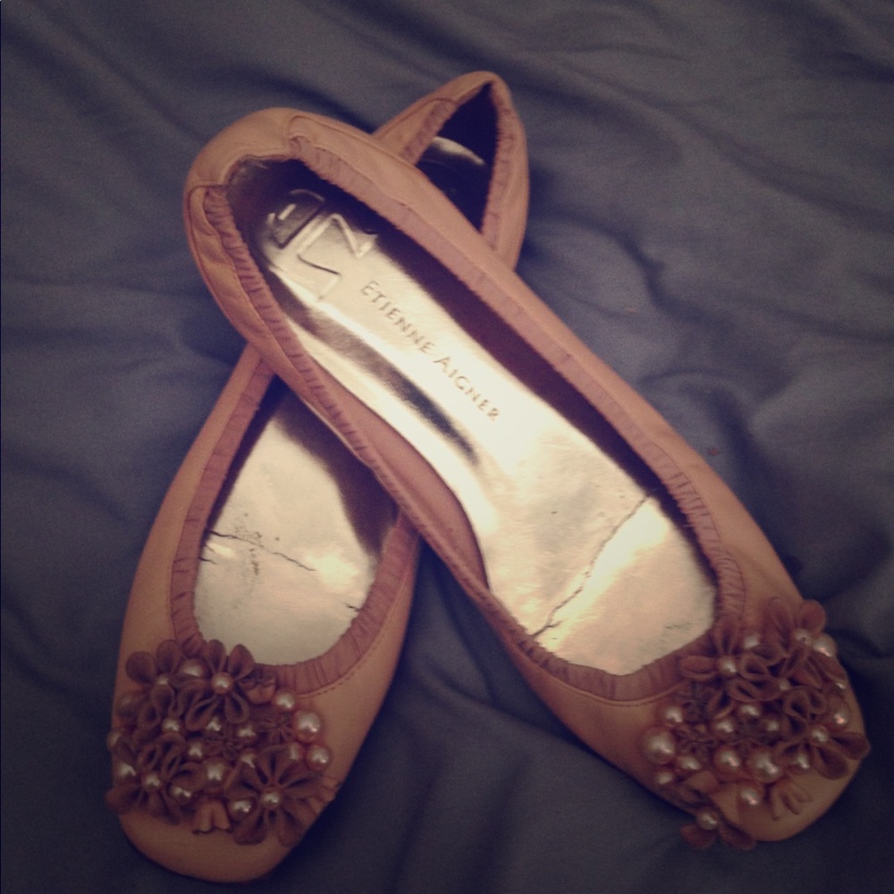 Etienne Aigner flats